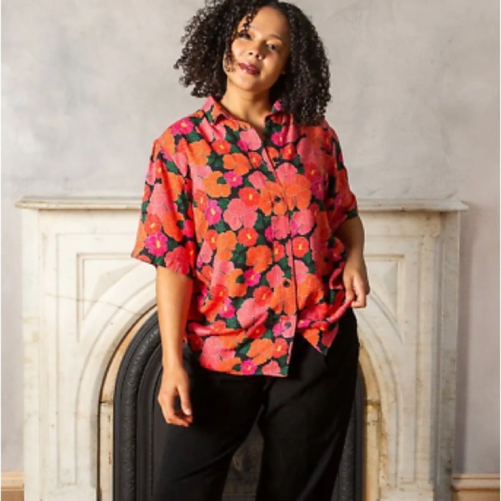 Red and Black Button Down Shirt with Notched Collar and Short Sleeves